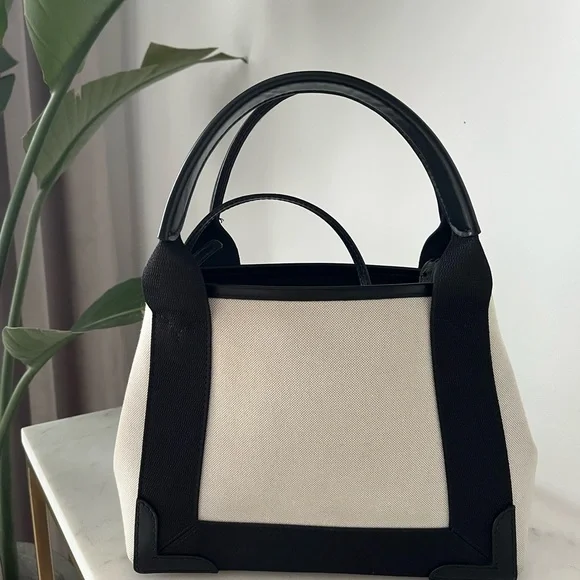 Balenciaga - Womens Navy XS Tote Bag in Black. - Picture 5 of 6